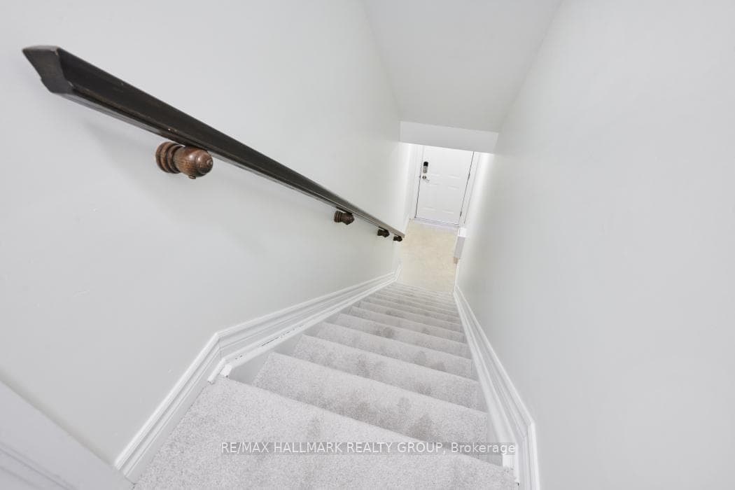 110 Bluestone Street photo 7