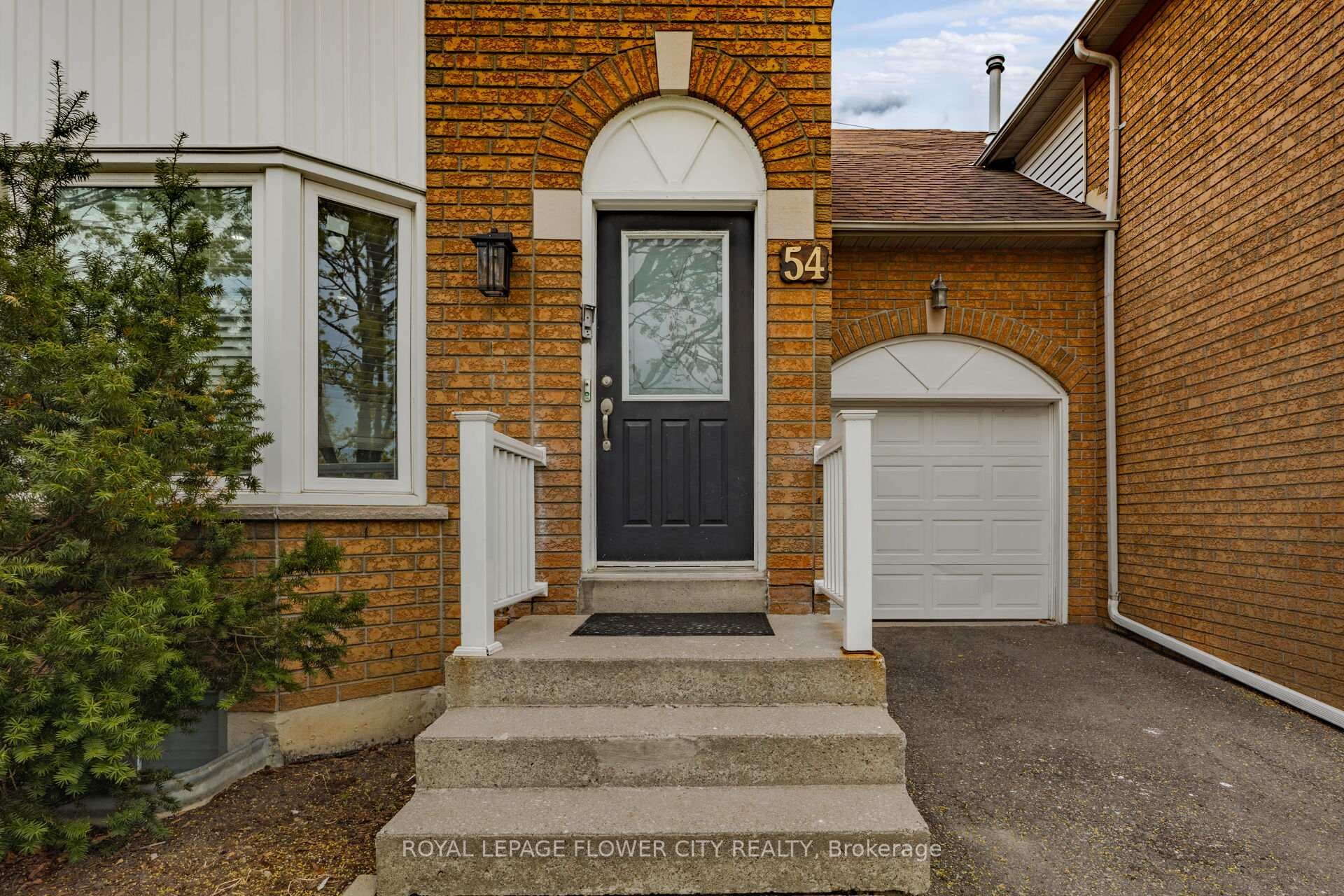 54 Fern Valley Crescent photo 2