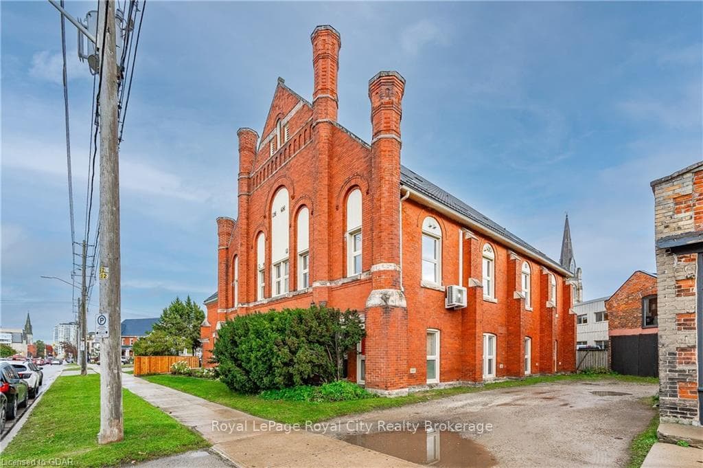 200 WOOLWICH Street Unit 202 photo 4