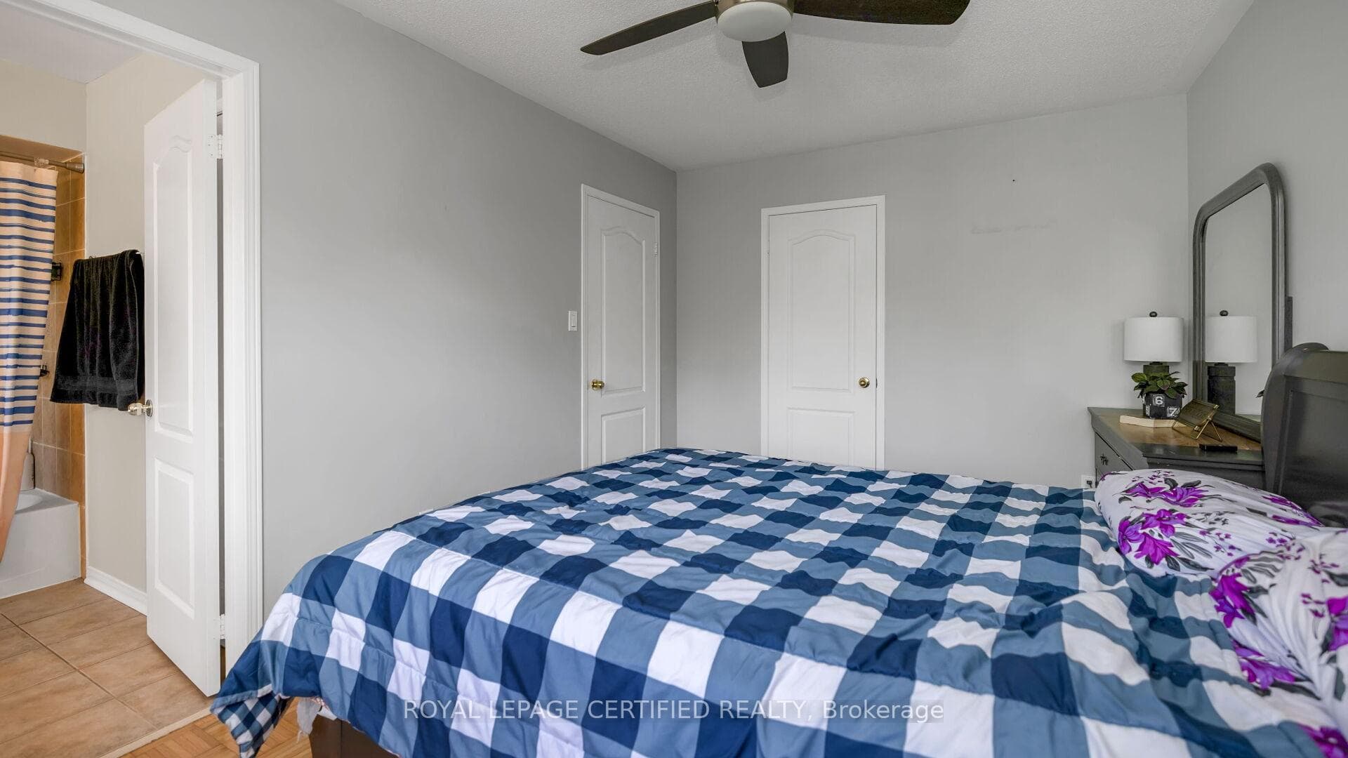 8 Mistycreek Crescent photo 23