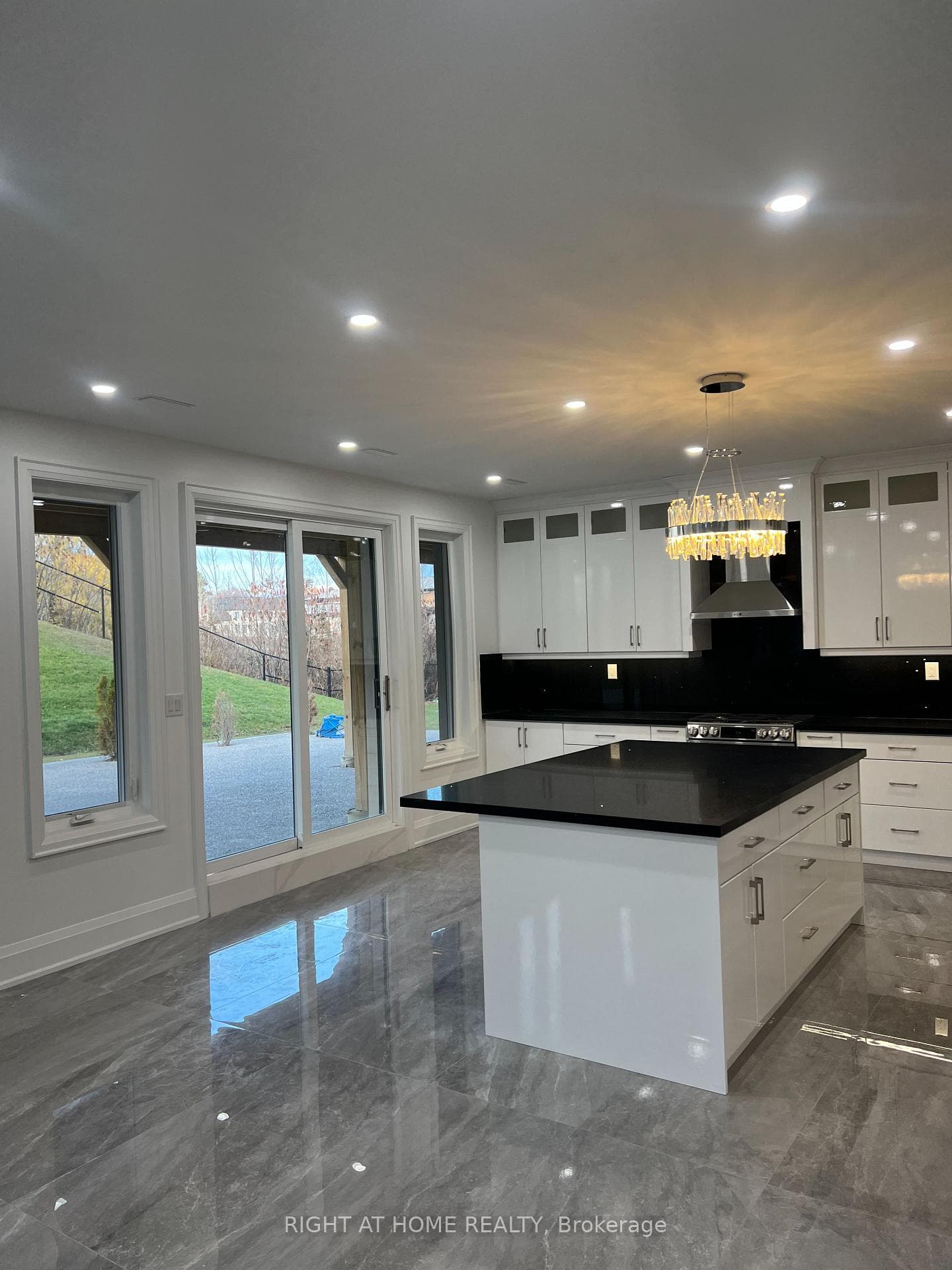 287 Torrey Pines Road photo 4
