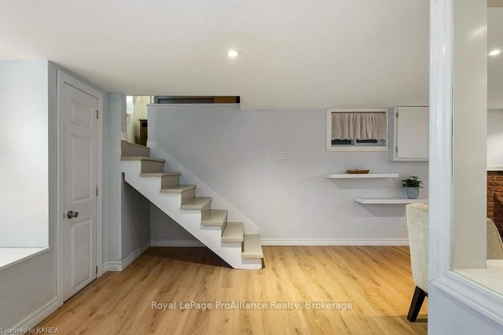 13 FIFTH Avenue photo 34