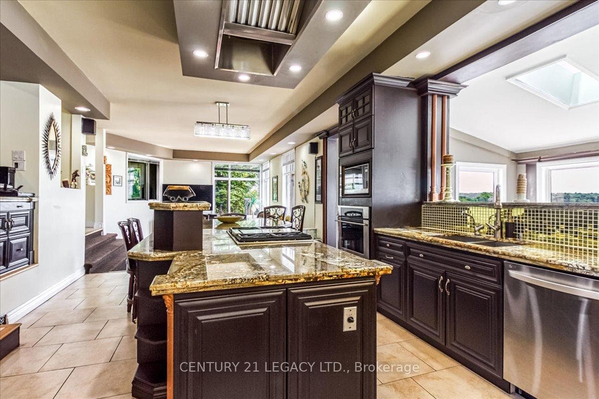 376 Maki Avenue photo 8