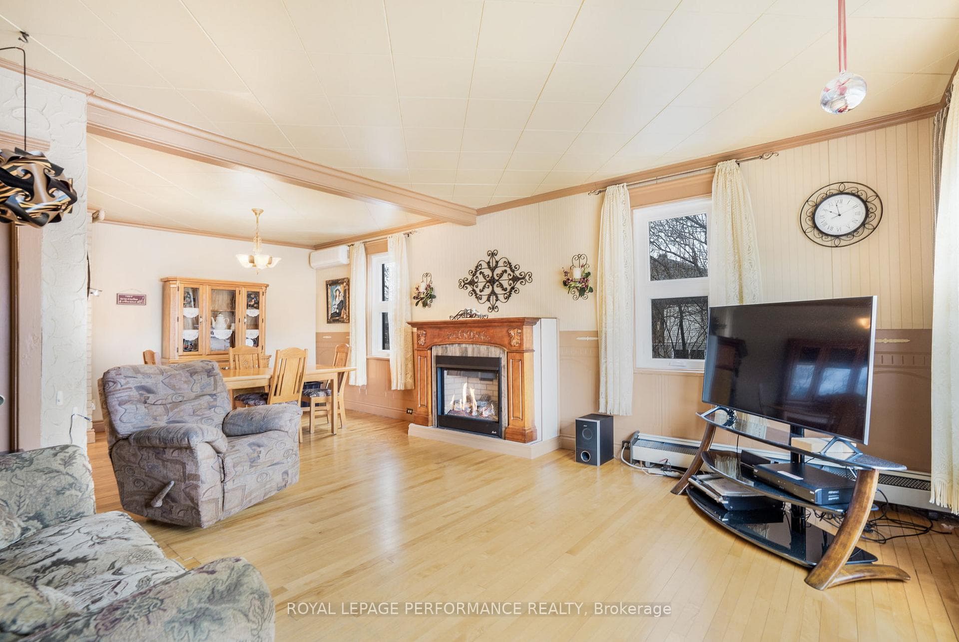 72 Longueuil Street photo 21