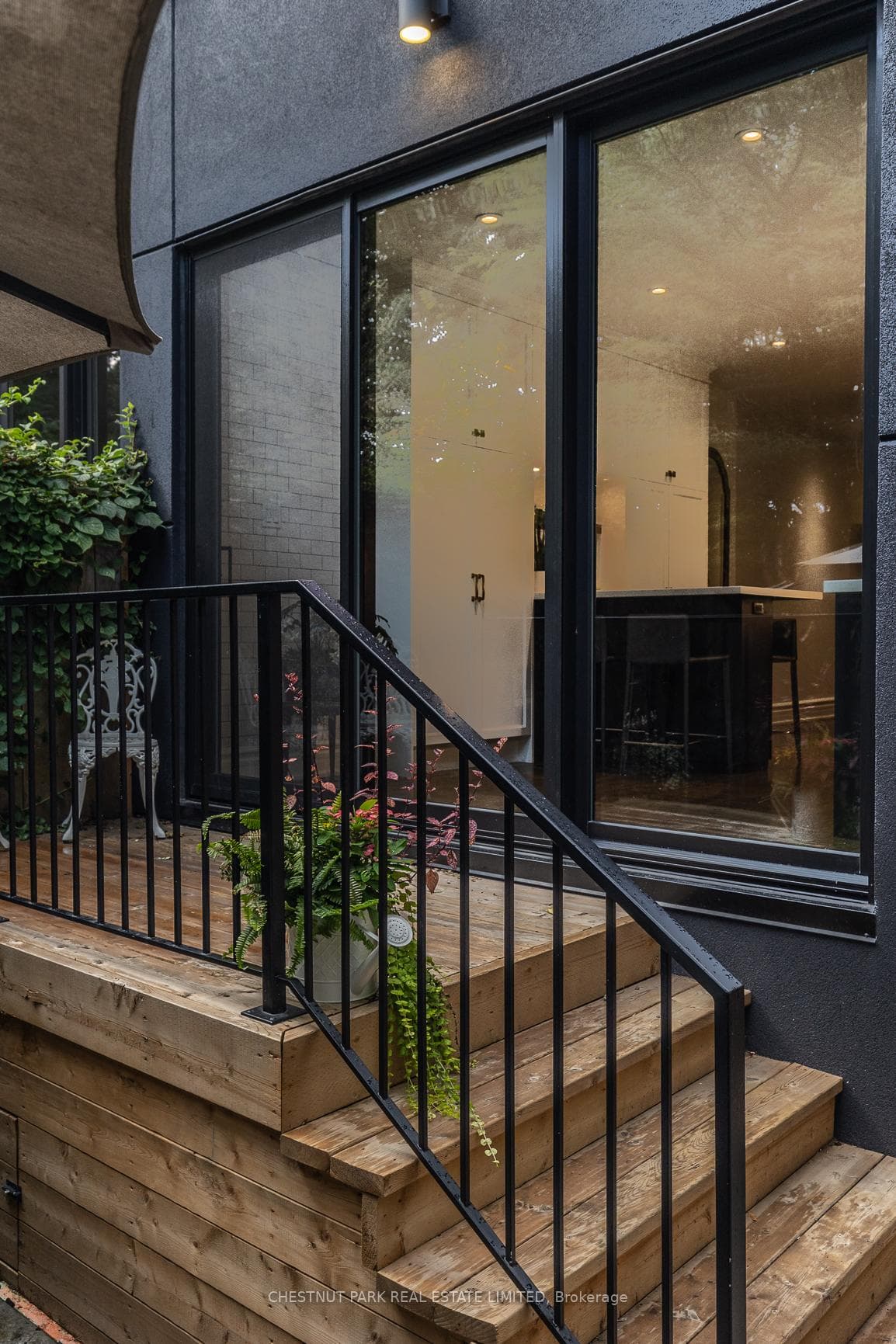 109 Roxborough Street photo 34