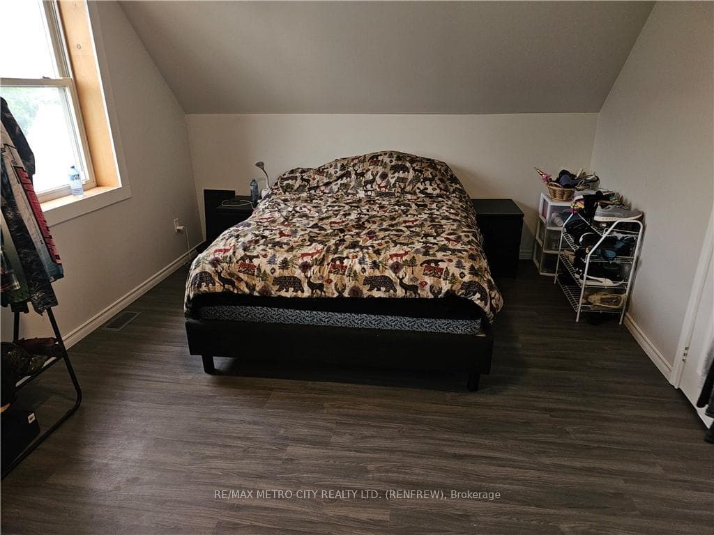 5207 QUEEN Street photo 8