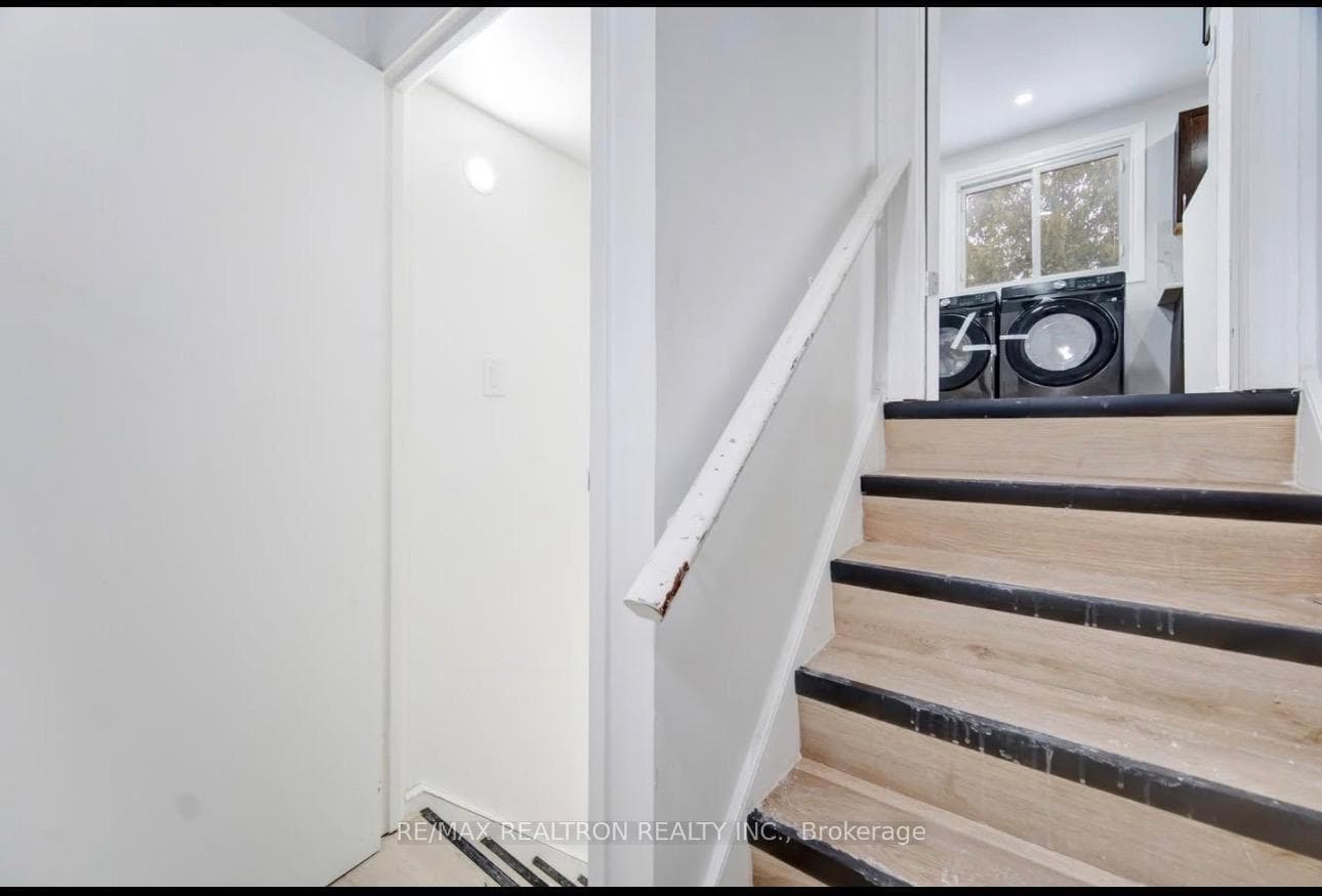 29 Court Lane photo 3
