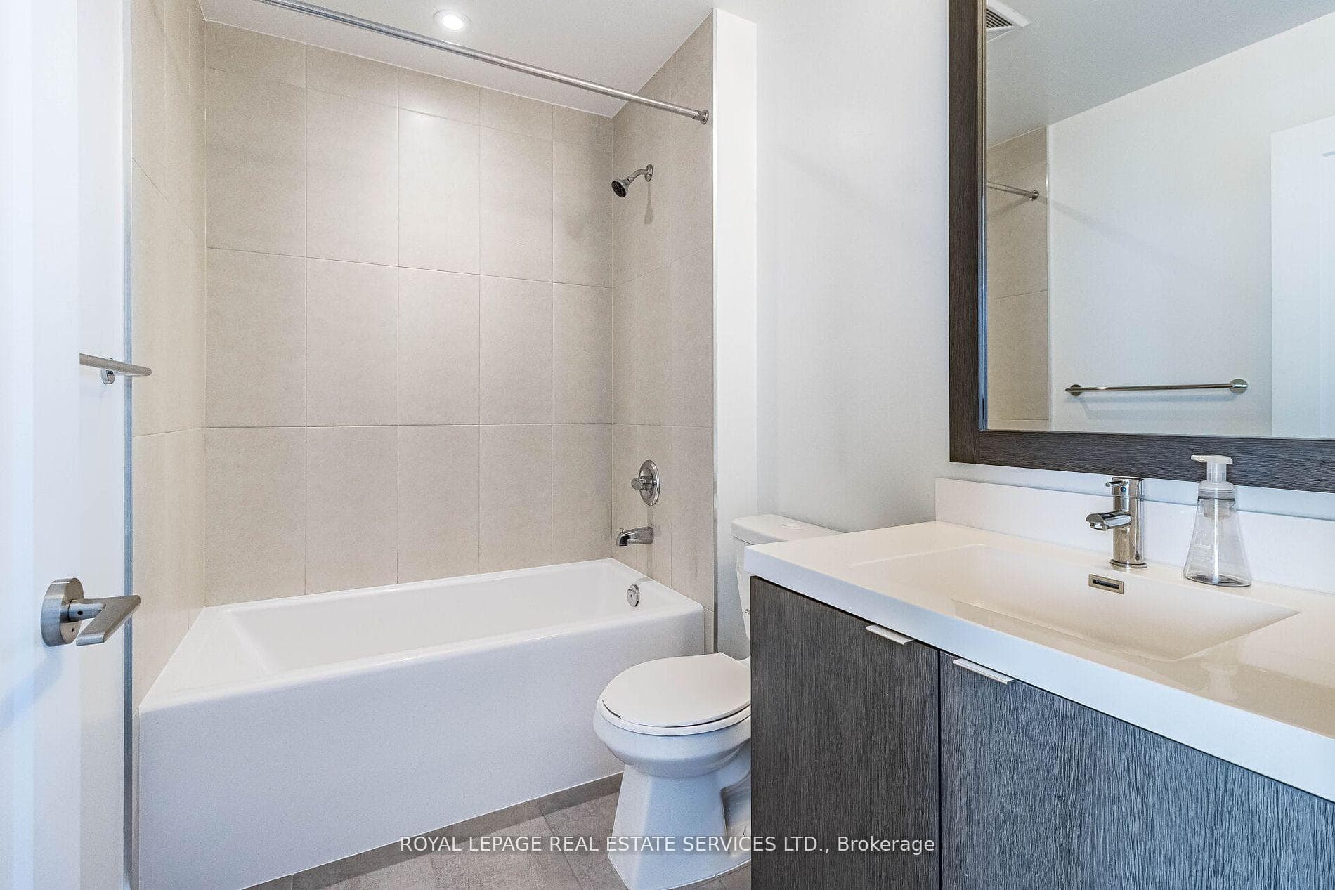 9 Mabelle Avenue Unit 3326 photo 18