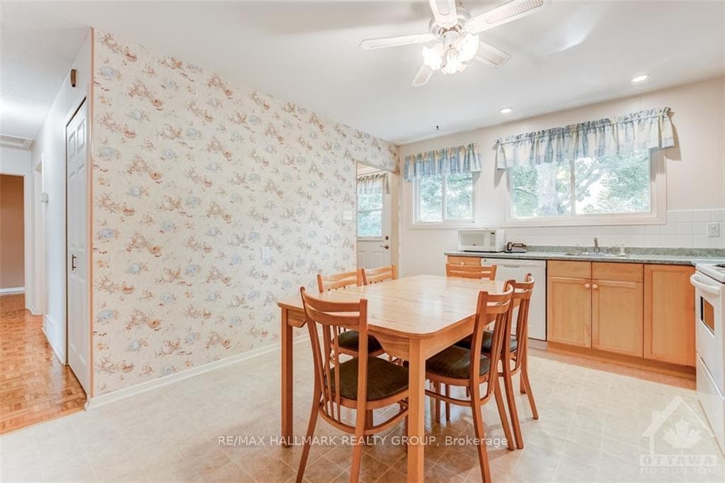 1317 RAINBOW Crescent photo 7