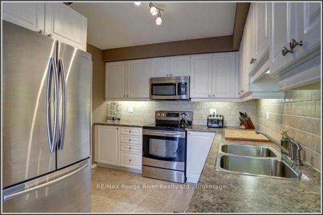 85 Lander Crescent photo 12
