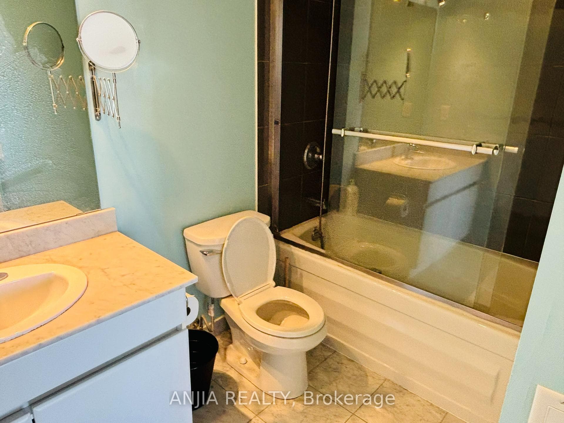 30 Canterbury Place Unit 1601 photo 9