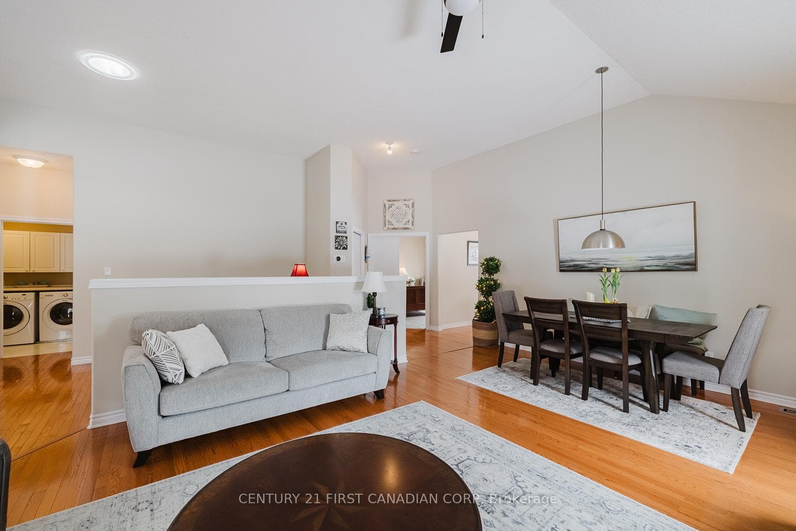 937 Silversmith Street photo 8