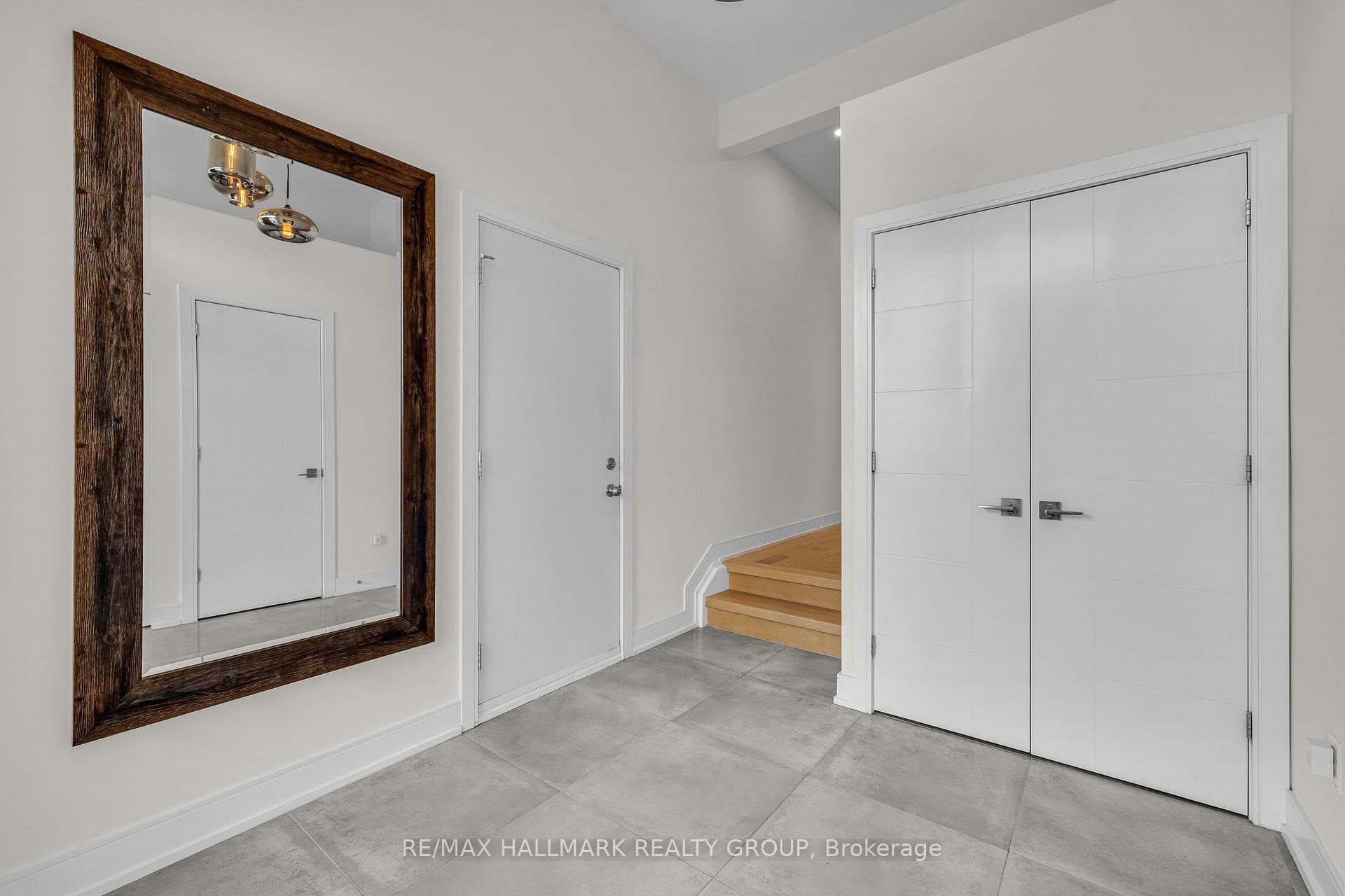 92 Grange Avenue photo 3