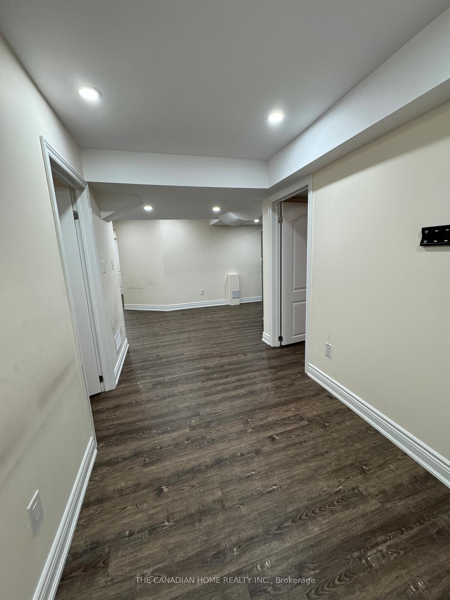 44 EARLSBRIDGE Boulevard Unit Bsmnt photo 3
