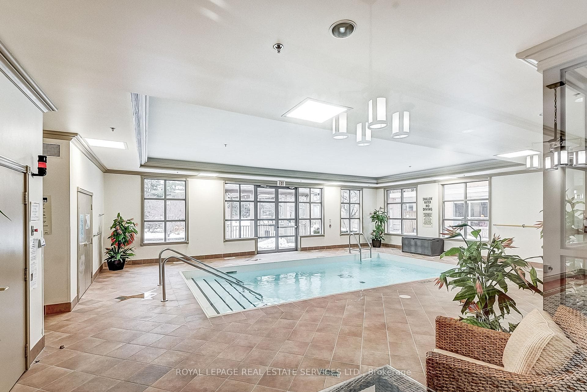 100 Burloak Drive Unit 1509 photo 24