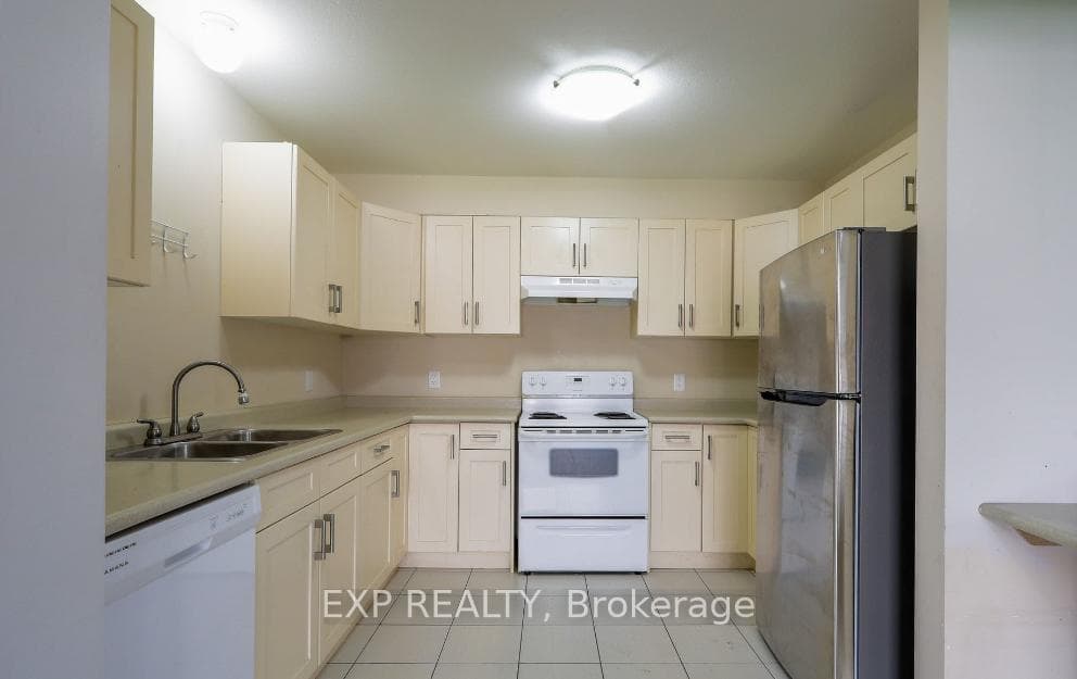 146 Winterberry Boulevard photo 3