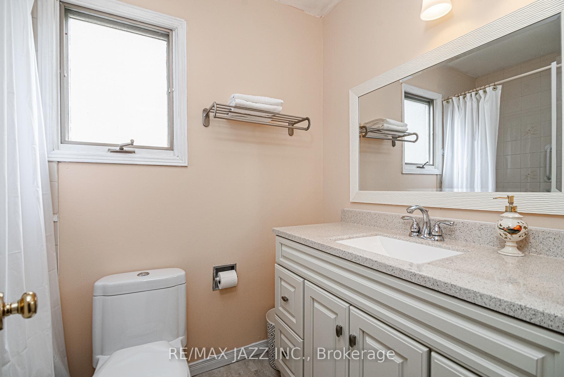 1030 Ripley Crescent photo 17
