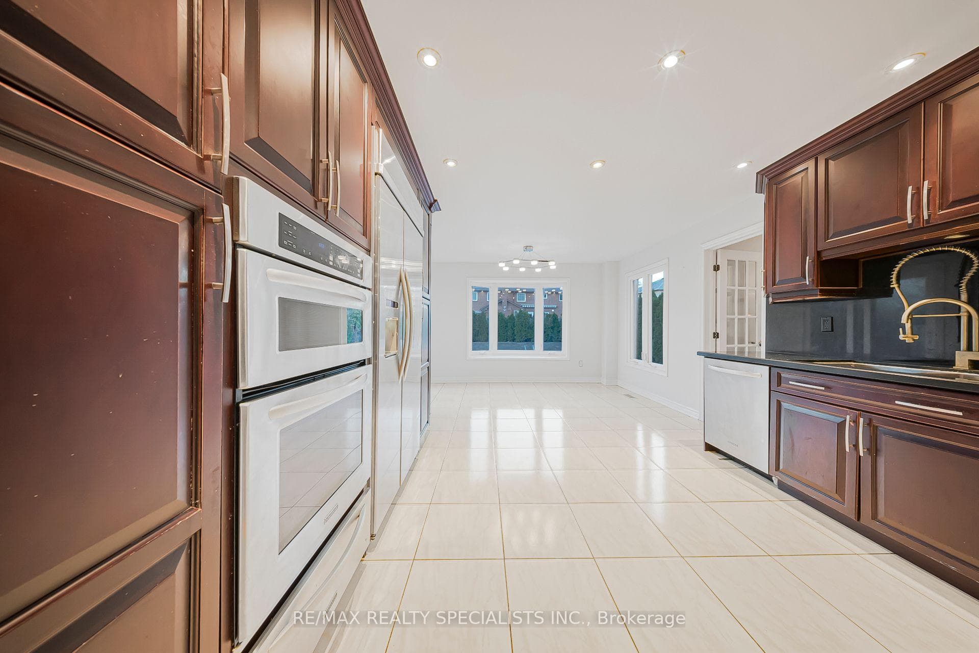 24 Whitmore Court photo 11