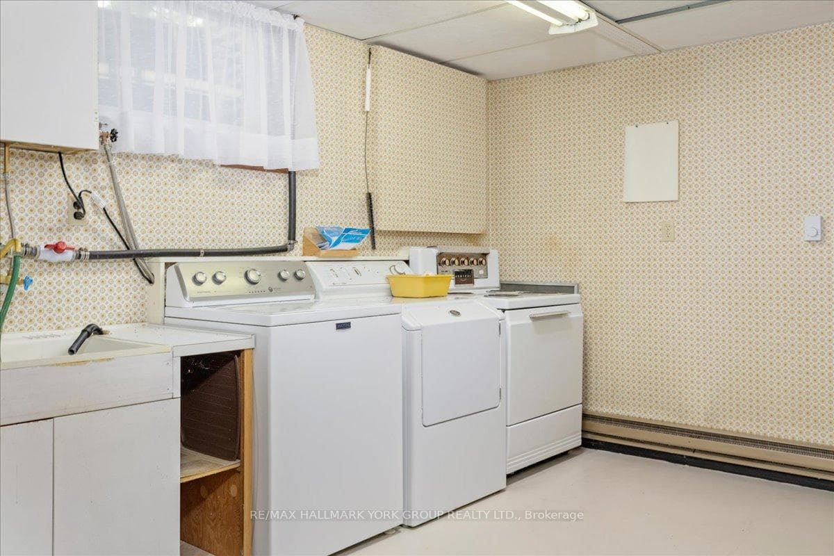 2490 Holborn Road photo 30