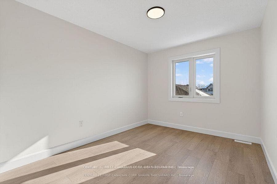 829 Catalpa Square photo 32