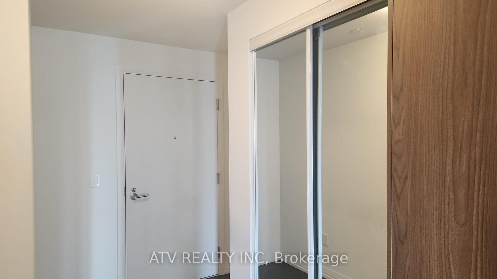 28 WIDMER Street Unit 4822 photo 12