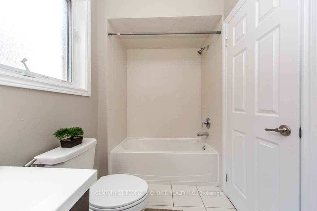 374 Begonia Gardens photo 33