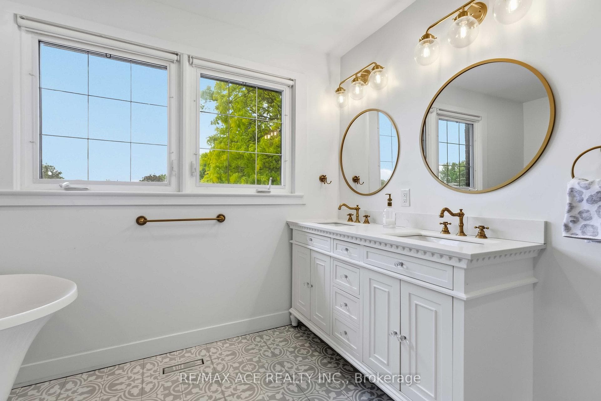 19 Barker Court photo 34