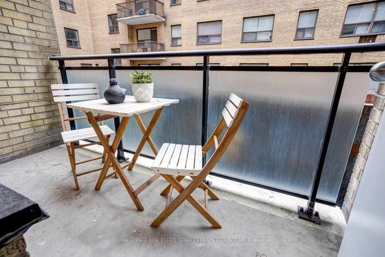 420 Eglinton Avenue Unit 206 photo 17