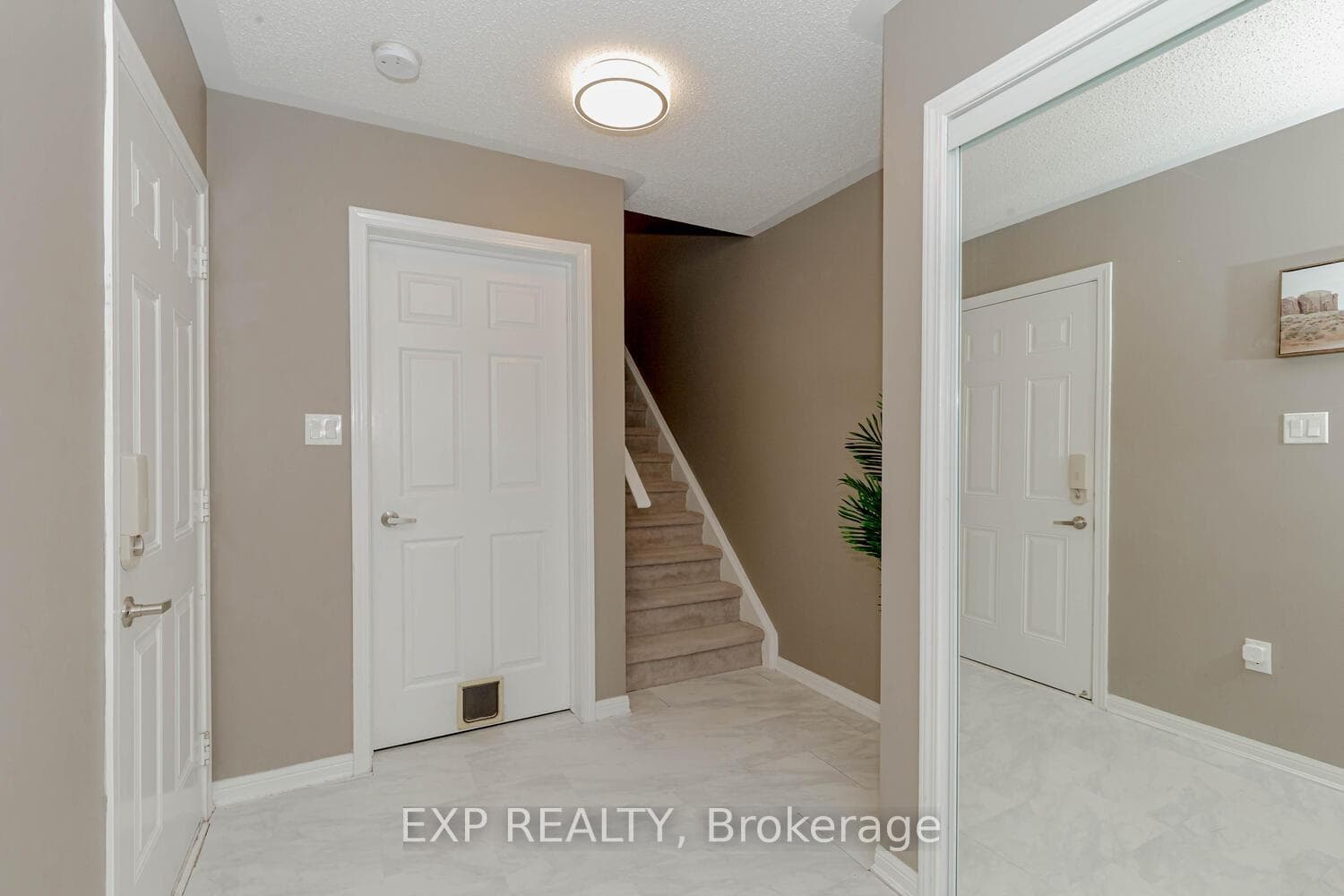 886 Fowles Court photo 5