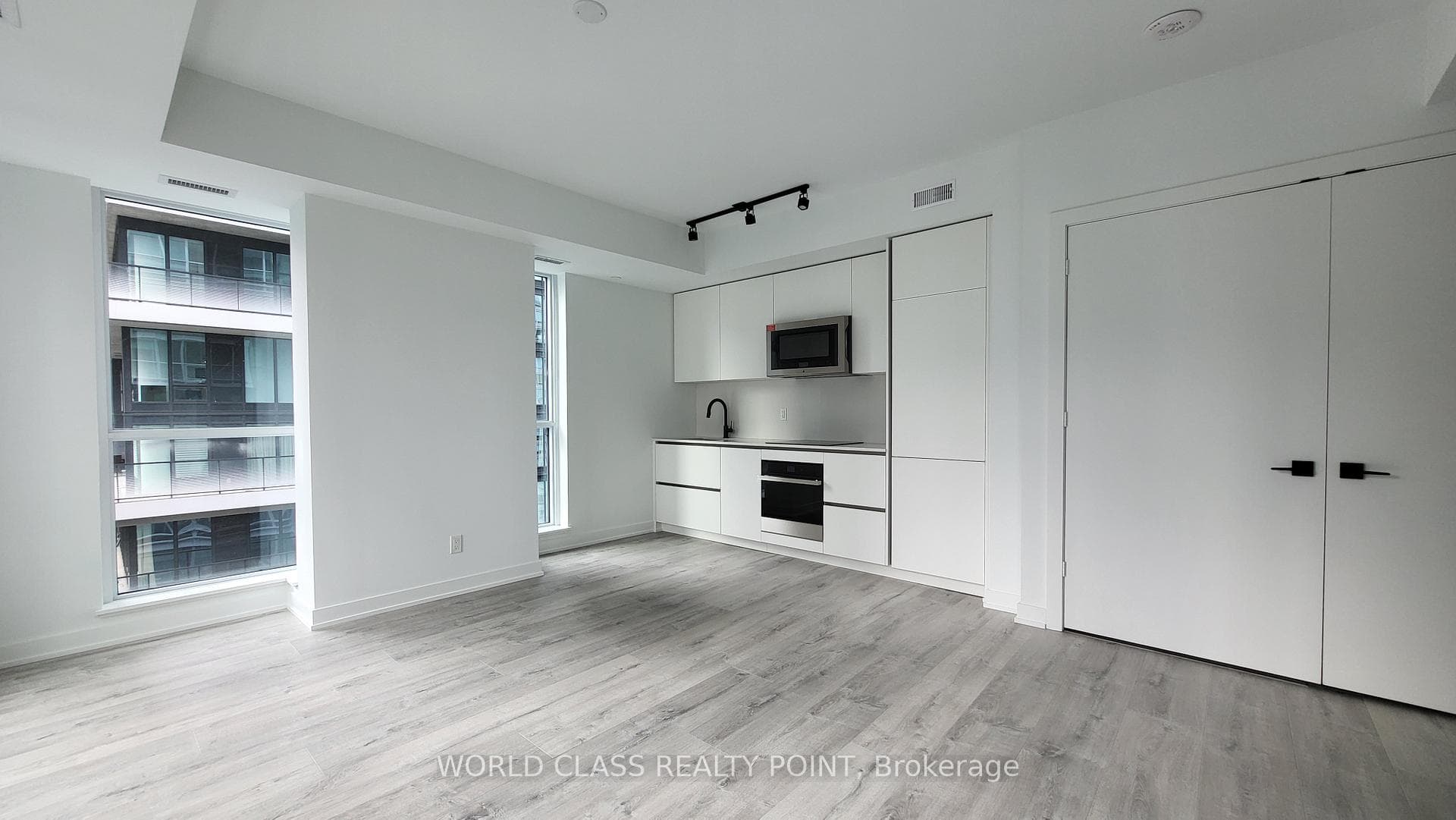 327 King Street Unit 3903 photo 5