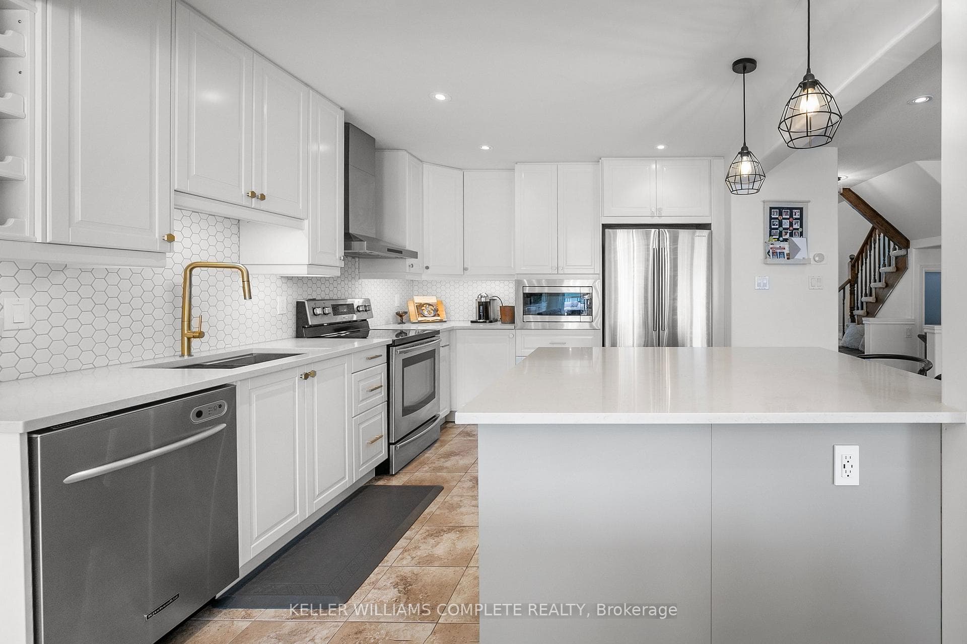 46 Topaz Street photo 16