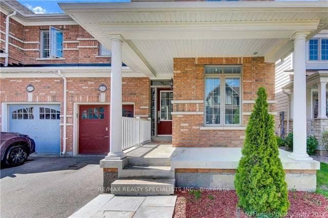 125 DONOVAN Heights photo 1