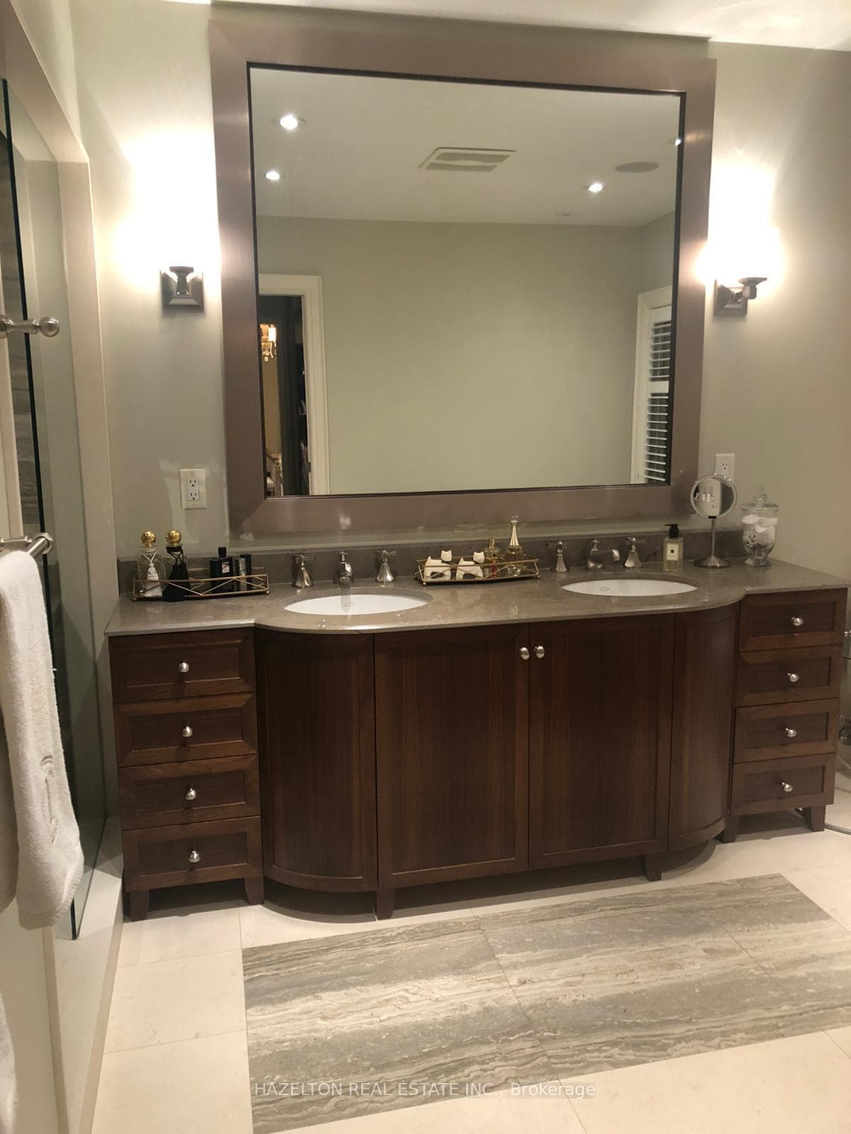 MASTER BEDROOM ENSUITE