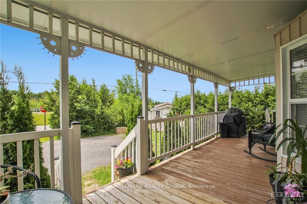 2 KELLY SANDS photo 26
