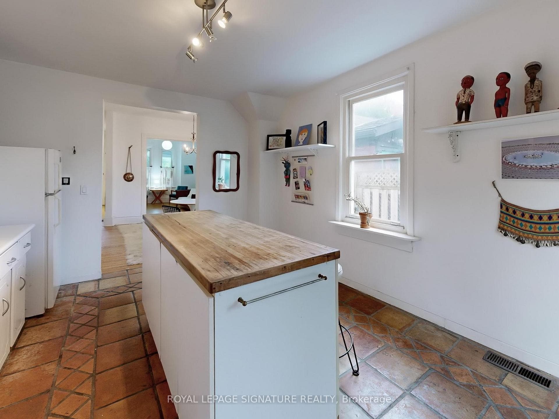130 Manning Avenue photo 20
