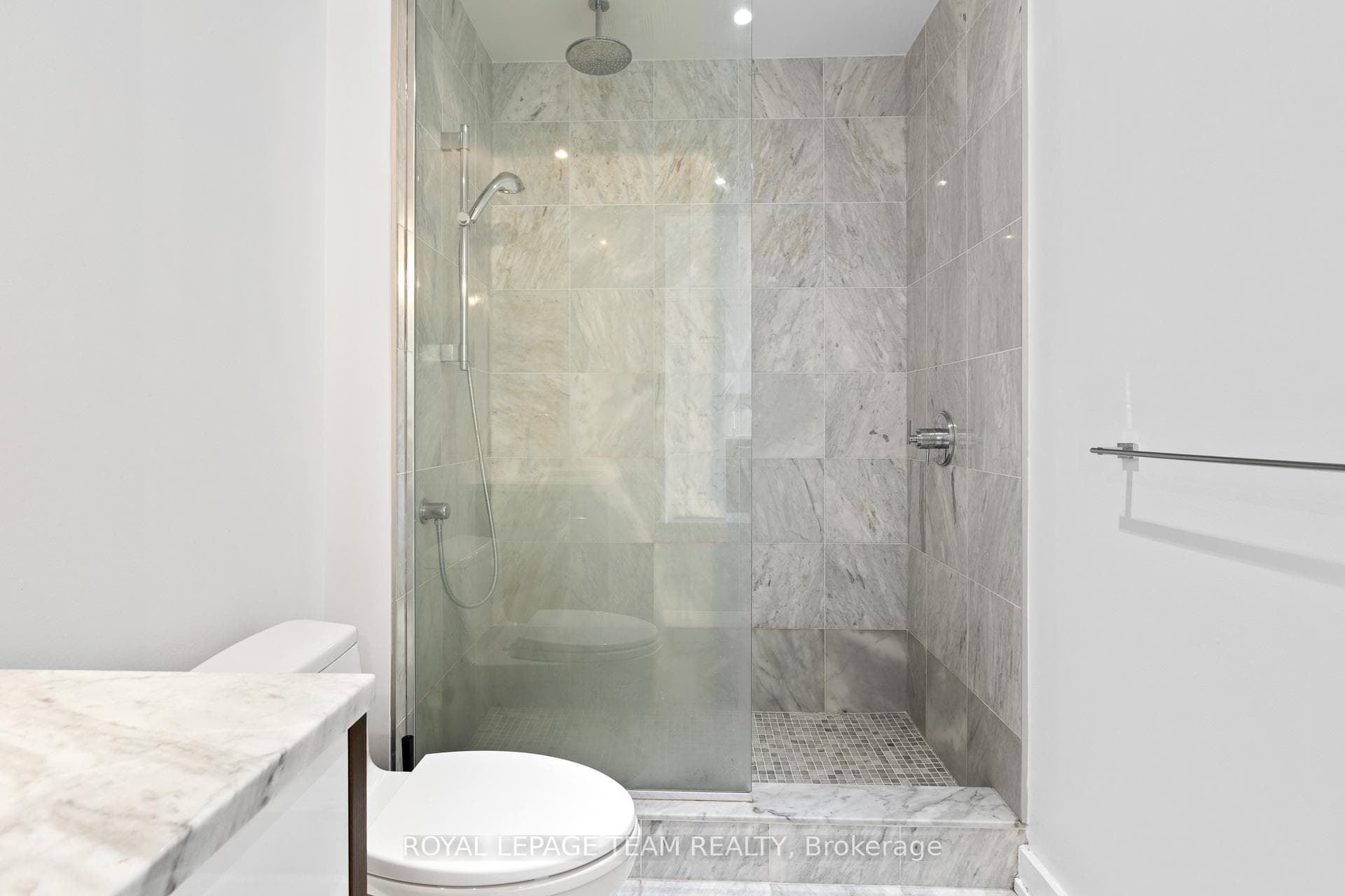 111 Champagne Avenue Unit 1506 photo 8