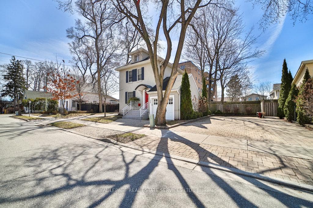 128 Chisholm Street photo 46
