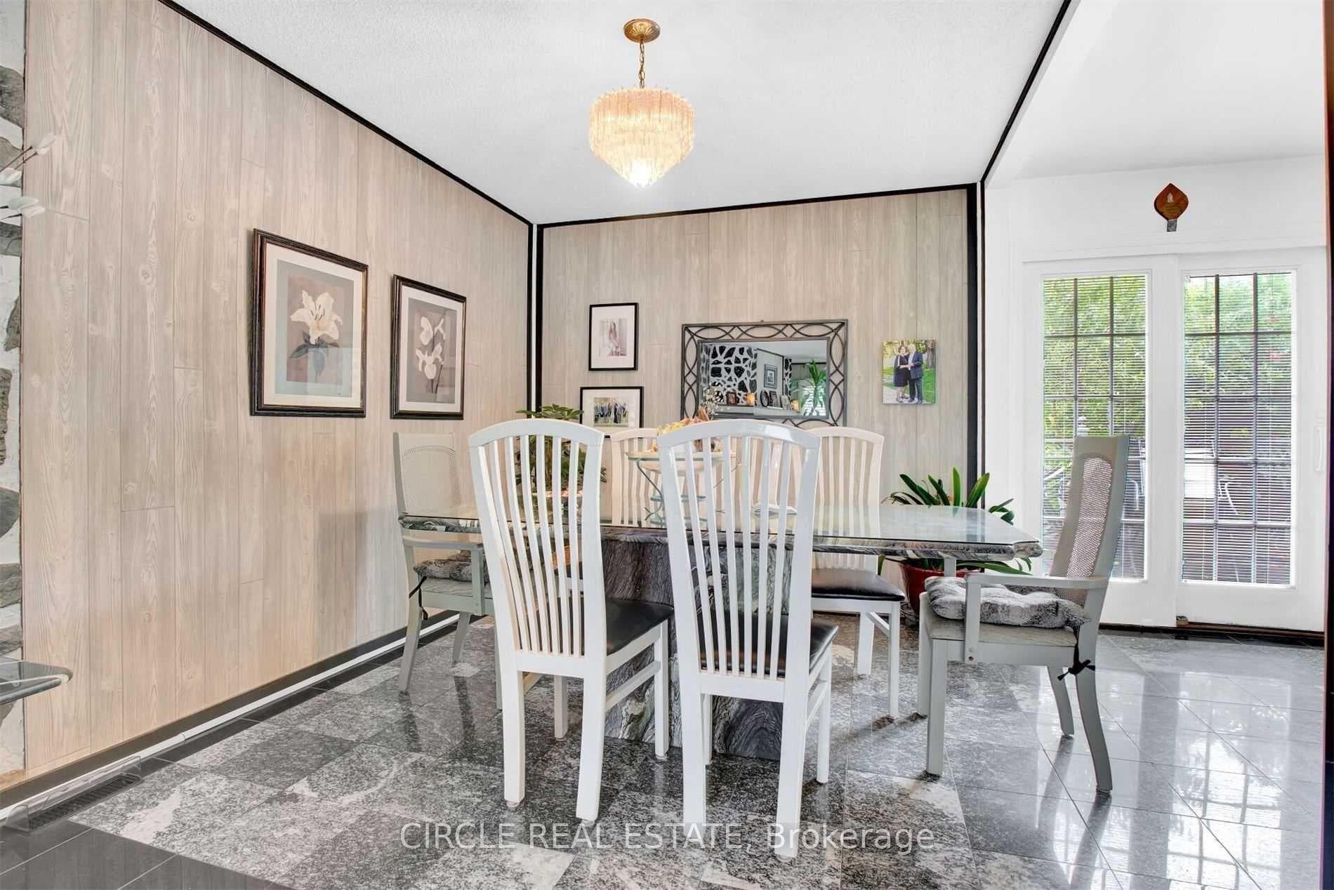 5945 King Street photo 11