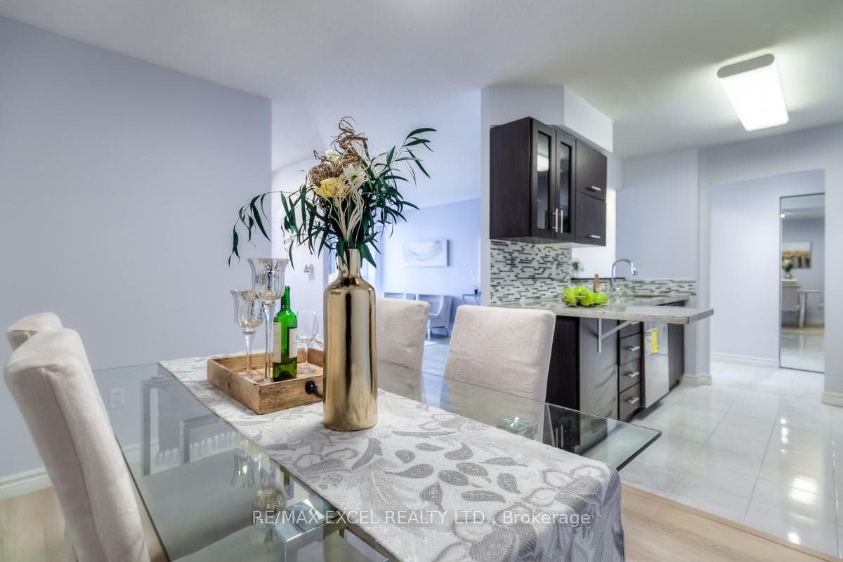 39 Pemberton Avenue Unit 208 photo 16