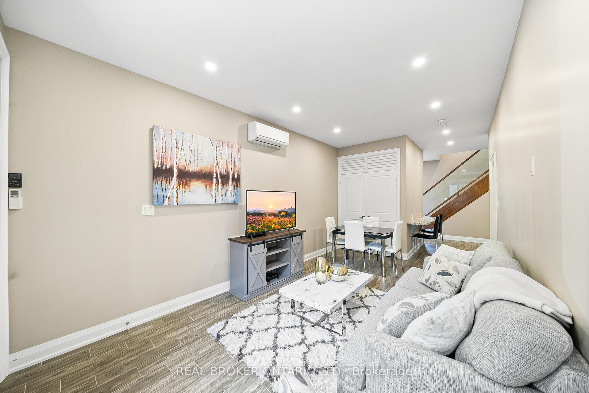12 Kipping Avenue photo 3