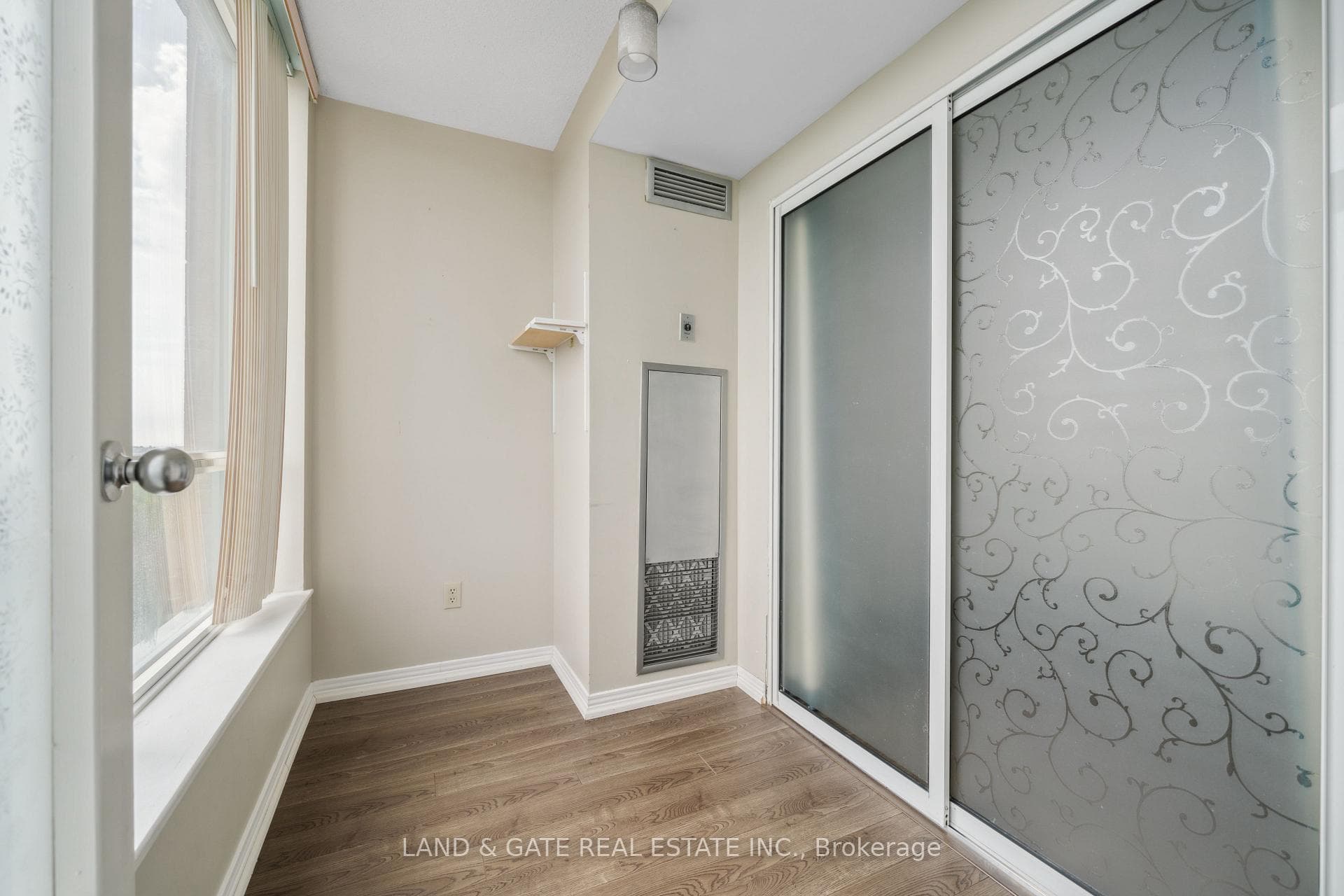 711 Rossland Road Unit 601 photo 19