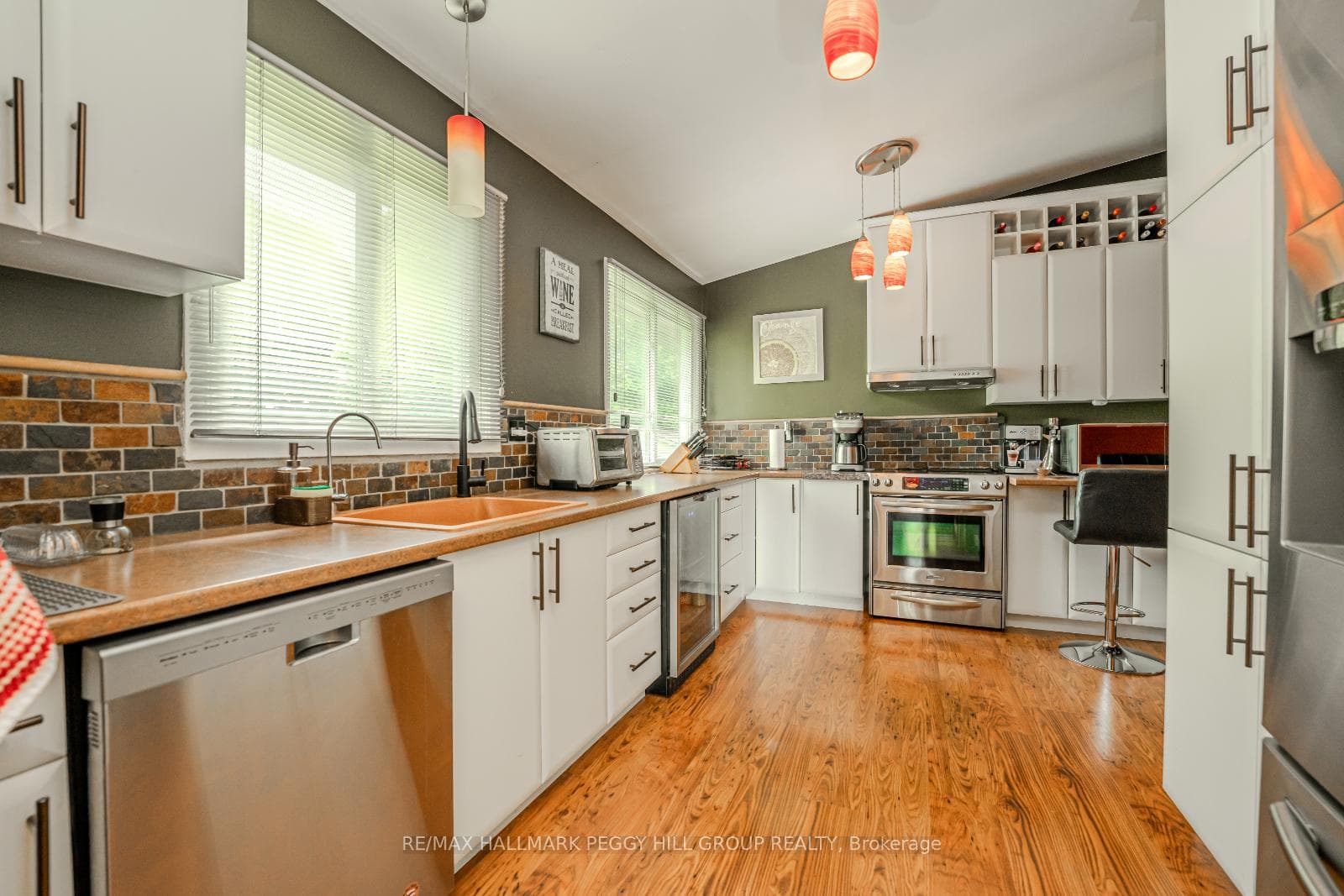 5 Hilderbrand Court photo 3