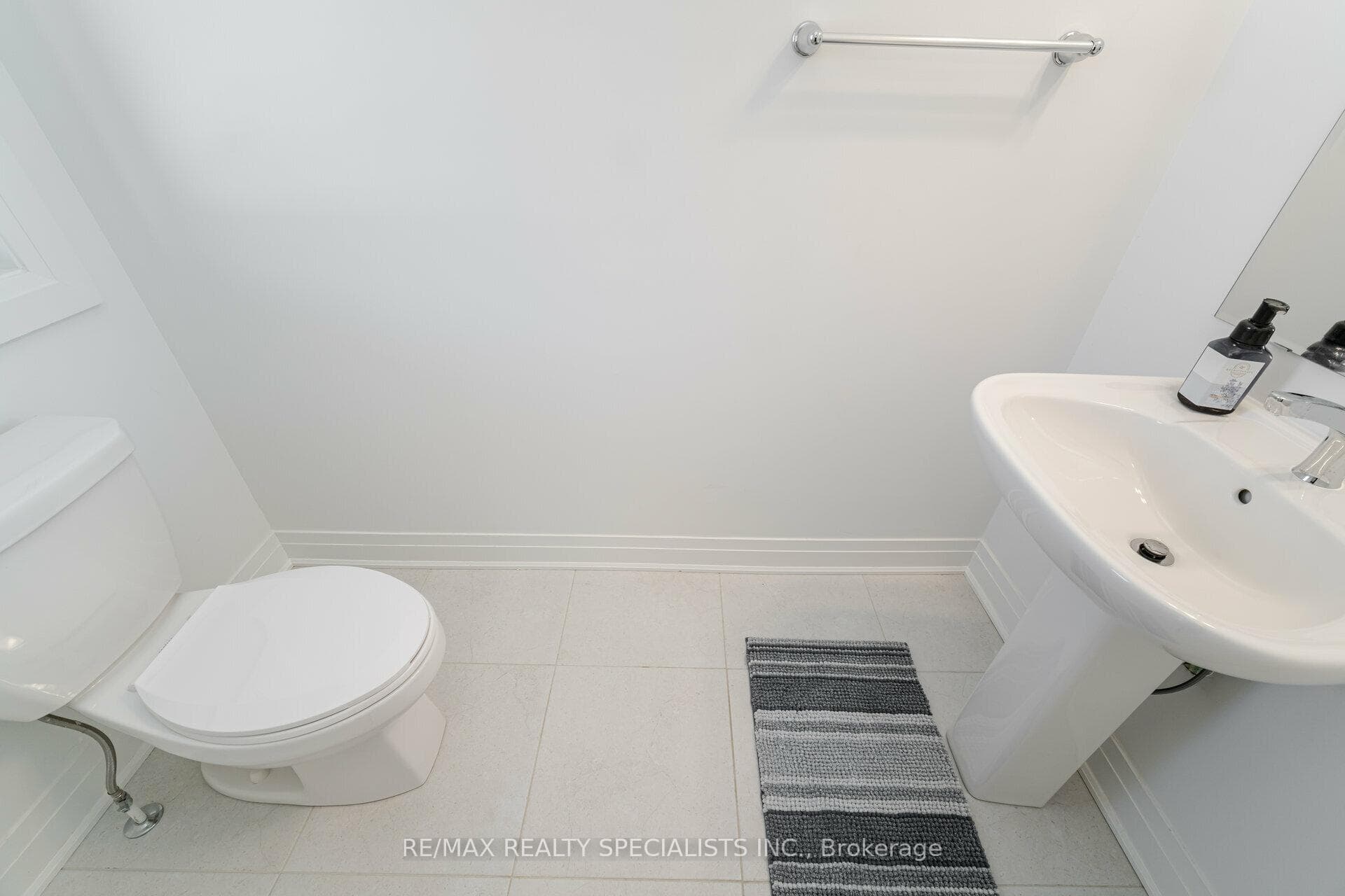 1780 THAMES Circle photo 16