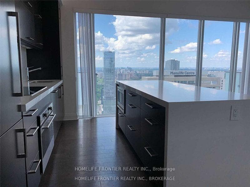 1080 Bay Street Unit Lph08 photo 2