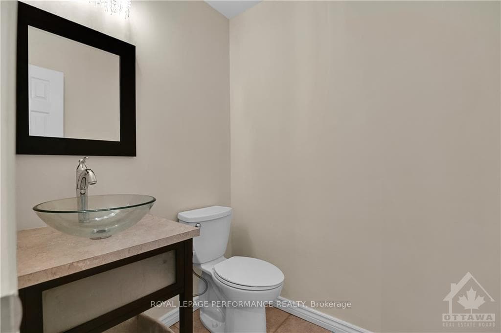 25 STURBRIDGE photo 10