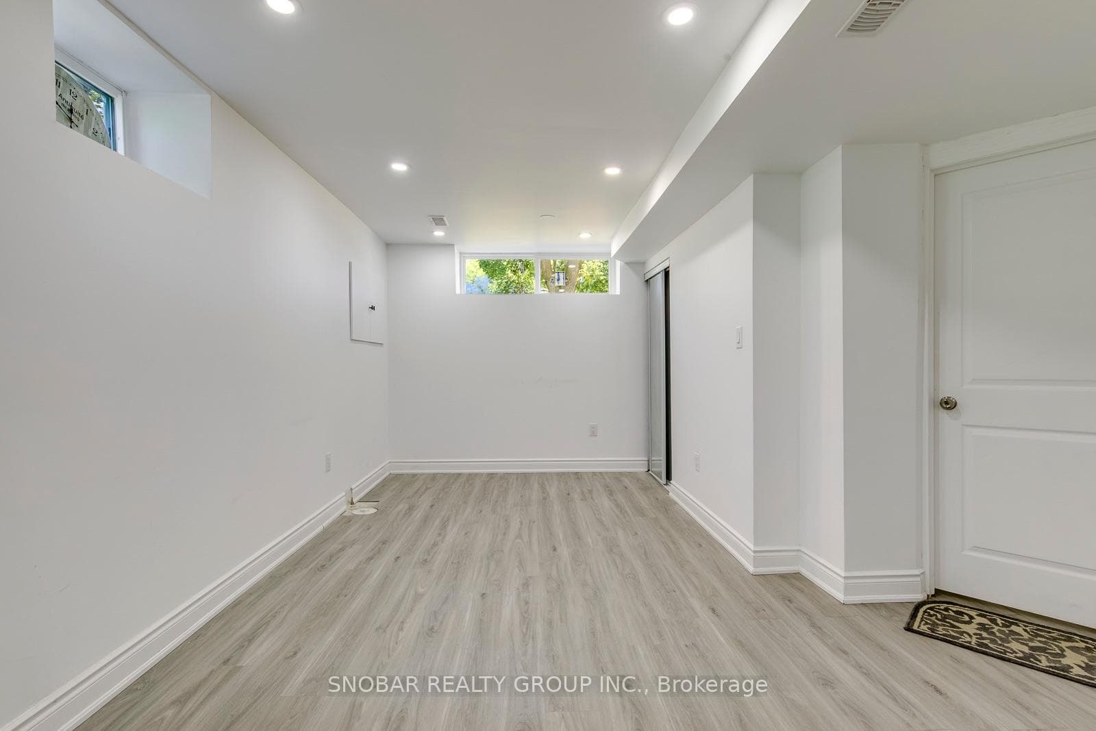 99 Jeffcoat Drive photo 23