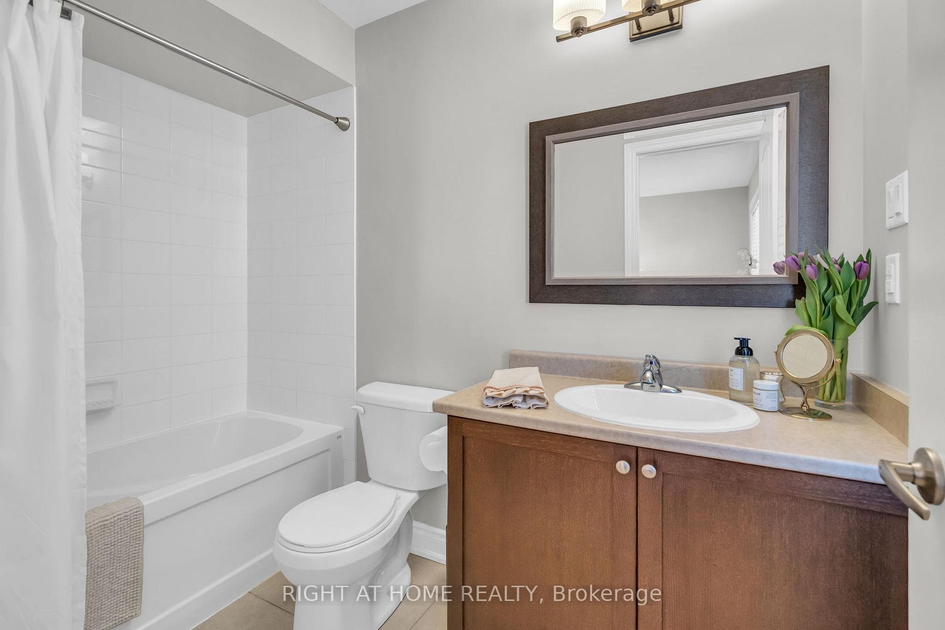 659 Wendy Culbert Crescent photo 11