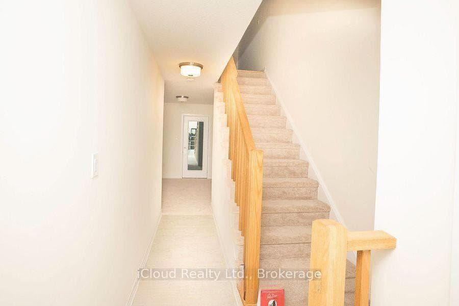 84 Fieldridge Crescent photo 3