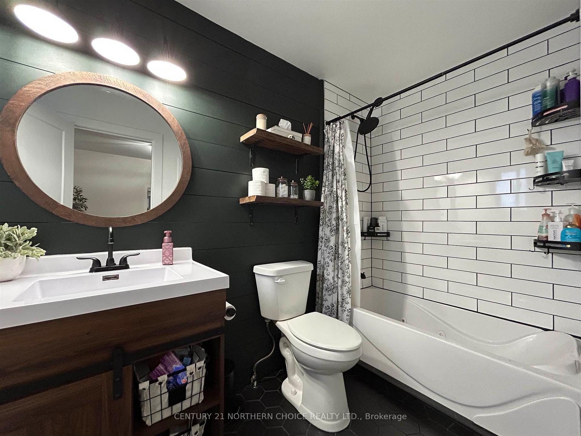 907 SMITH Avenue photo 15