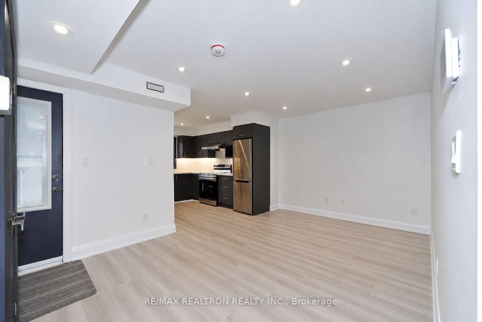 230 Boon Avenue Unit 4 photo 3